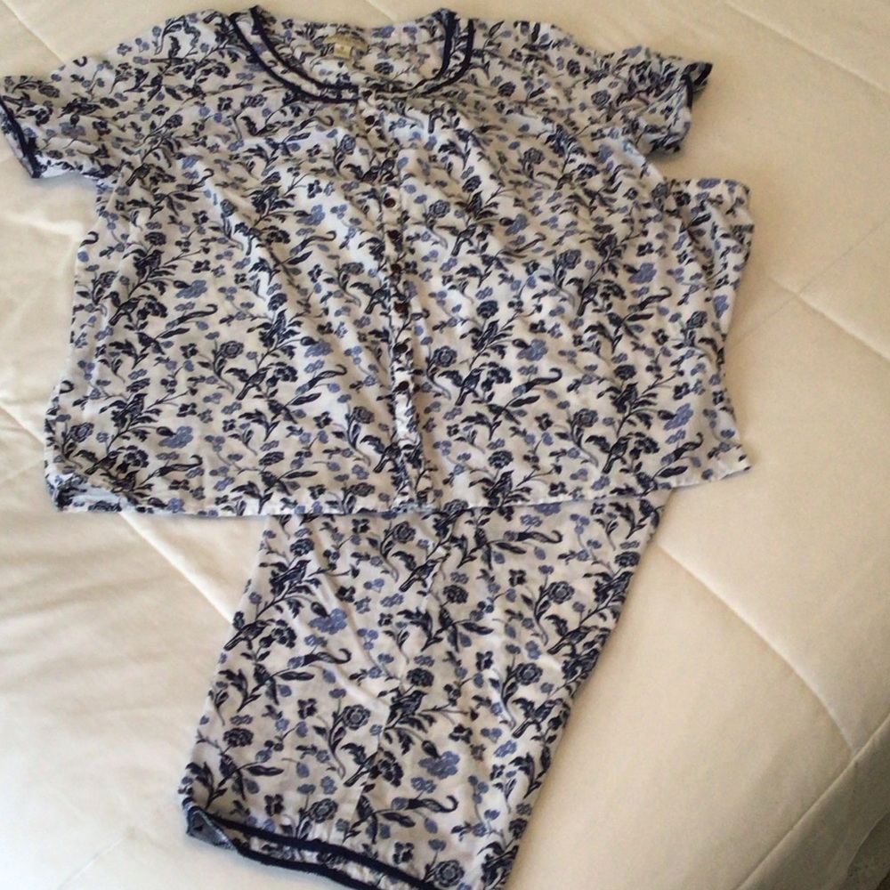 Appleseed's White and Blue Floral Women’s Pajama Set